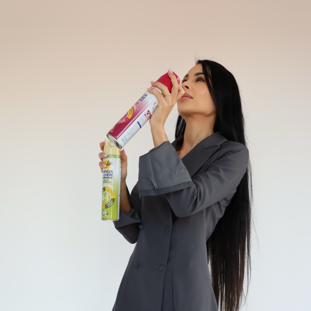 Emulsio Mangia Polvere Multi Superficie 4in1 Magnolia e Gelsomino 300 ml – eko antistatický sprej na všechny povrchy s krásnou vůní magnólie a jasmínu, ideální pro domácnosti se zvířaty