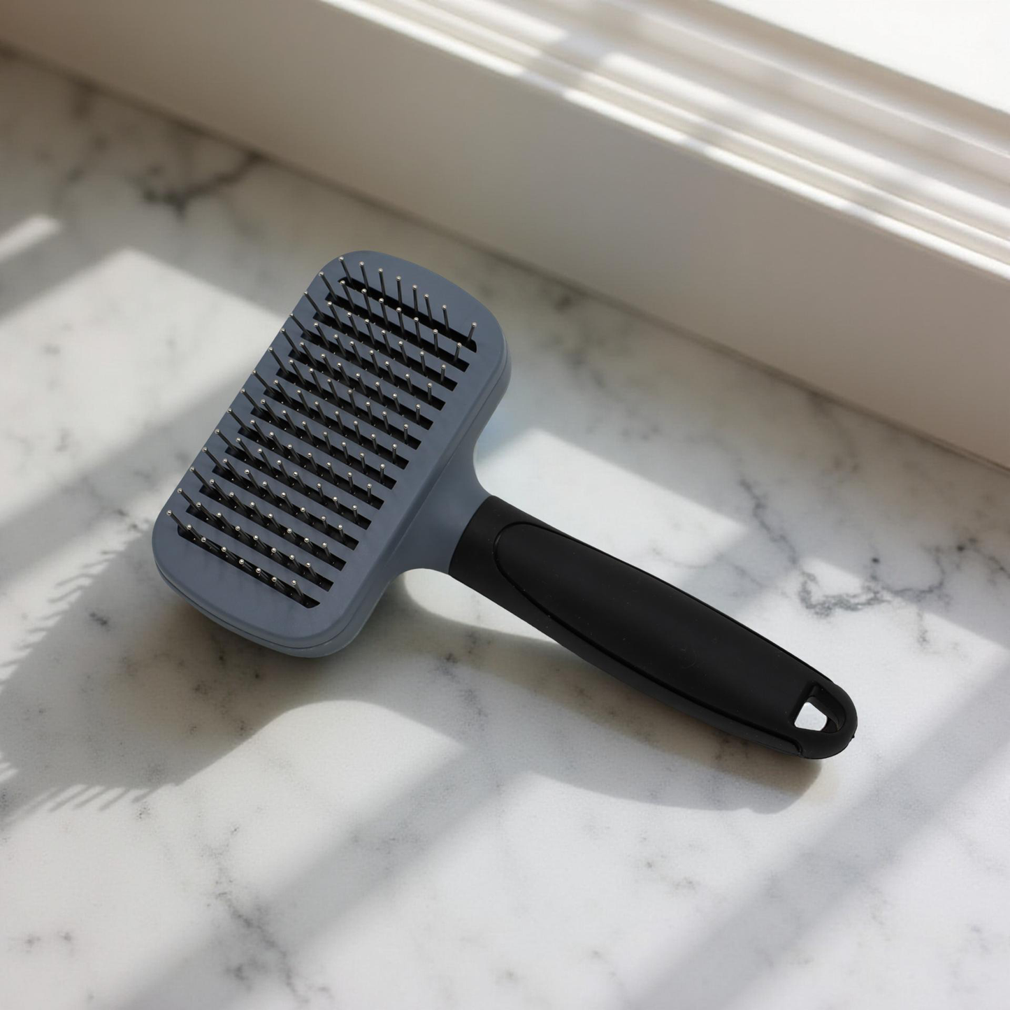 Samočistící kartáč pro psy a kočky – šetrné rozčesávání bez tahání