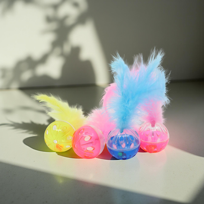Fluffík - barevný míček s pírkem pro kočky