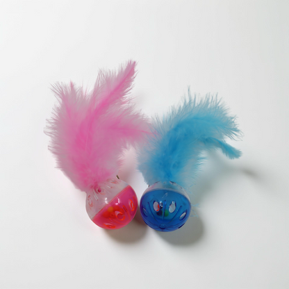 Fluffík - barevný míček s pírkem pro kočky